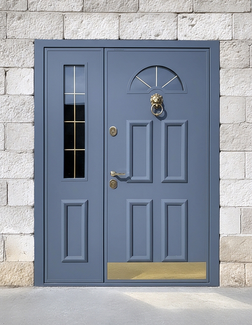 Дверь с отбойником и скрытыми петлями Дверь с отбойником и скрытыми петлями